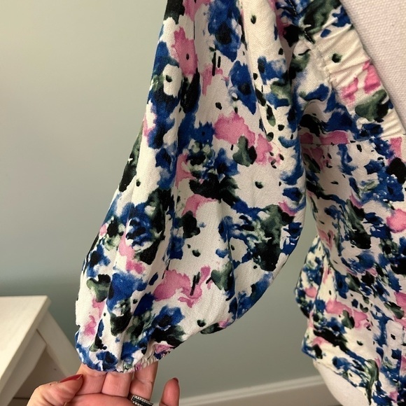 BCBGMaxAzria Women's Floral Peplum Top Size Medium - Picture 8 of 14